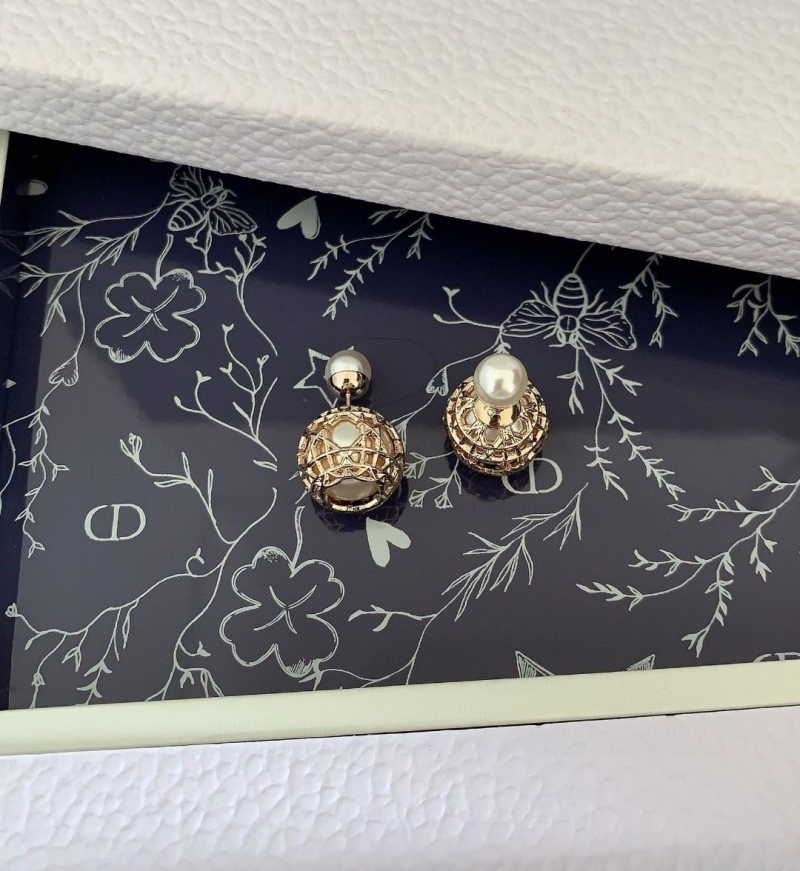 chr1st1an D10r earrings